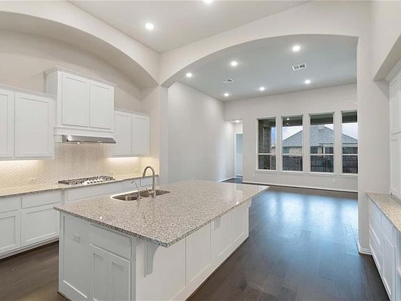 4th image of 124 Regents Ln