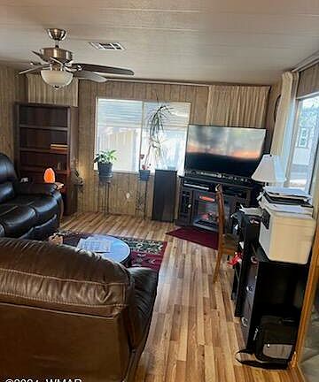 4th image of 501 N 41st Dr
