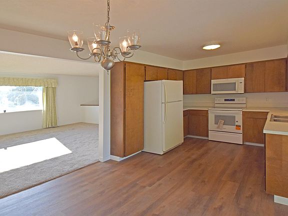 4th image of 1115 College Ct