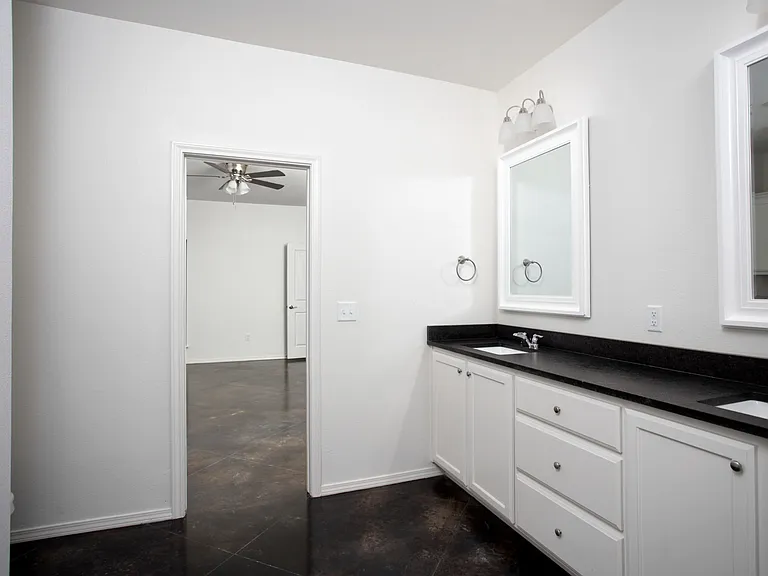 9916 Digby Ln — Photo 8