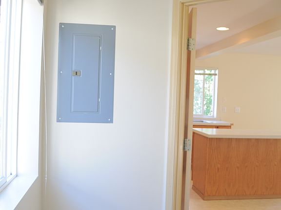 3rd image of 4337 9th Ave NE #D