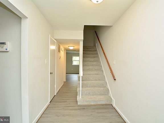 4th image of 3419 Castle Hill Dr