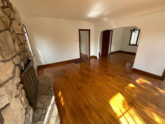3rd image of 1065 Belmont Ave