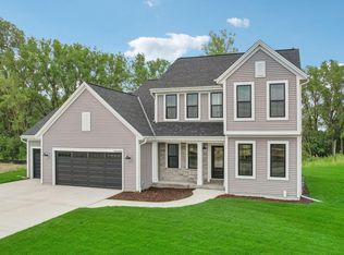 W251N2343 Valleyview Cir, Pewaukee, WI 53072