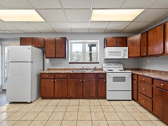 2nd image of 300 E Gold St #5