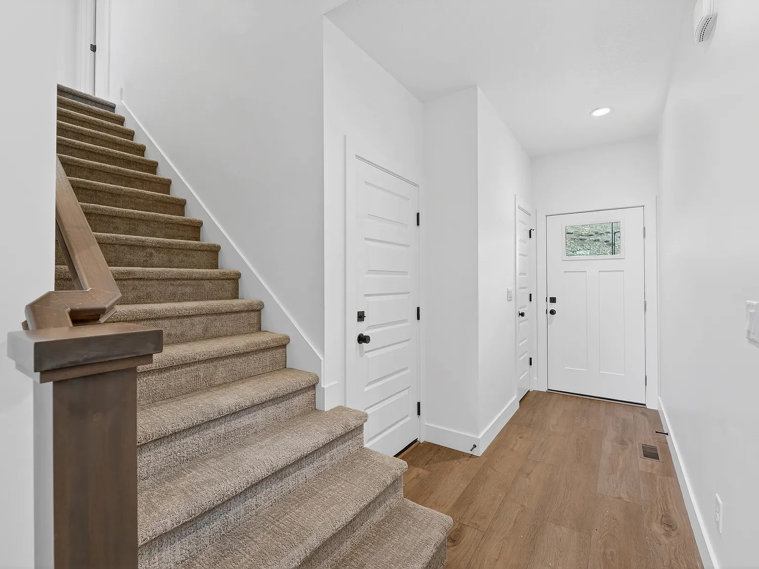 4 bed, 3.5 bath, 2282 sqft, $2,625 — Photo 2