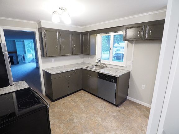 3rd image of 217 Mapleridge Dr