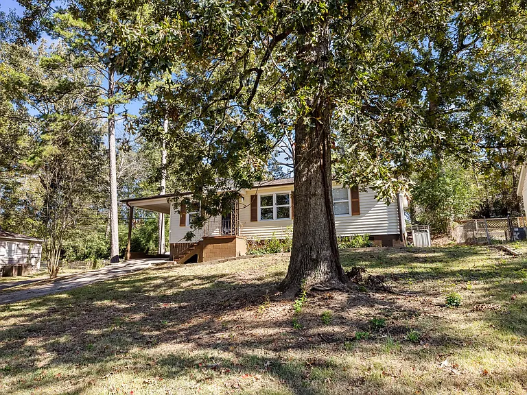 1153 Linwood St — Photo 5