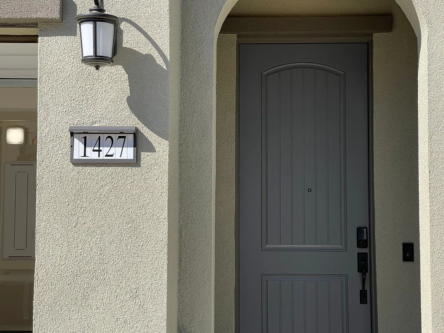 3 bed, 2.5 bath, 2072 sqft, $3,400 — Photo 1