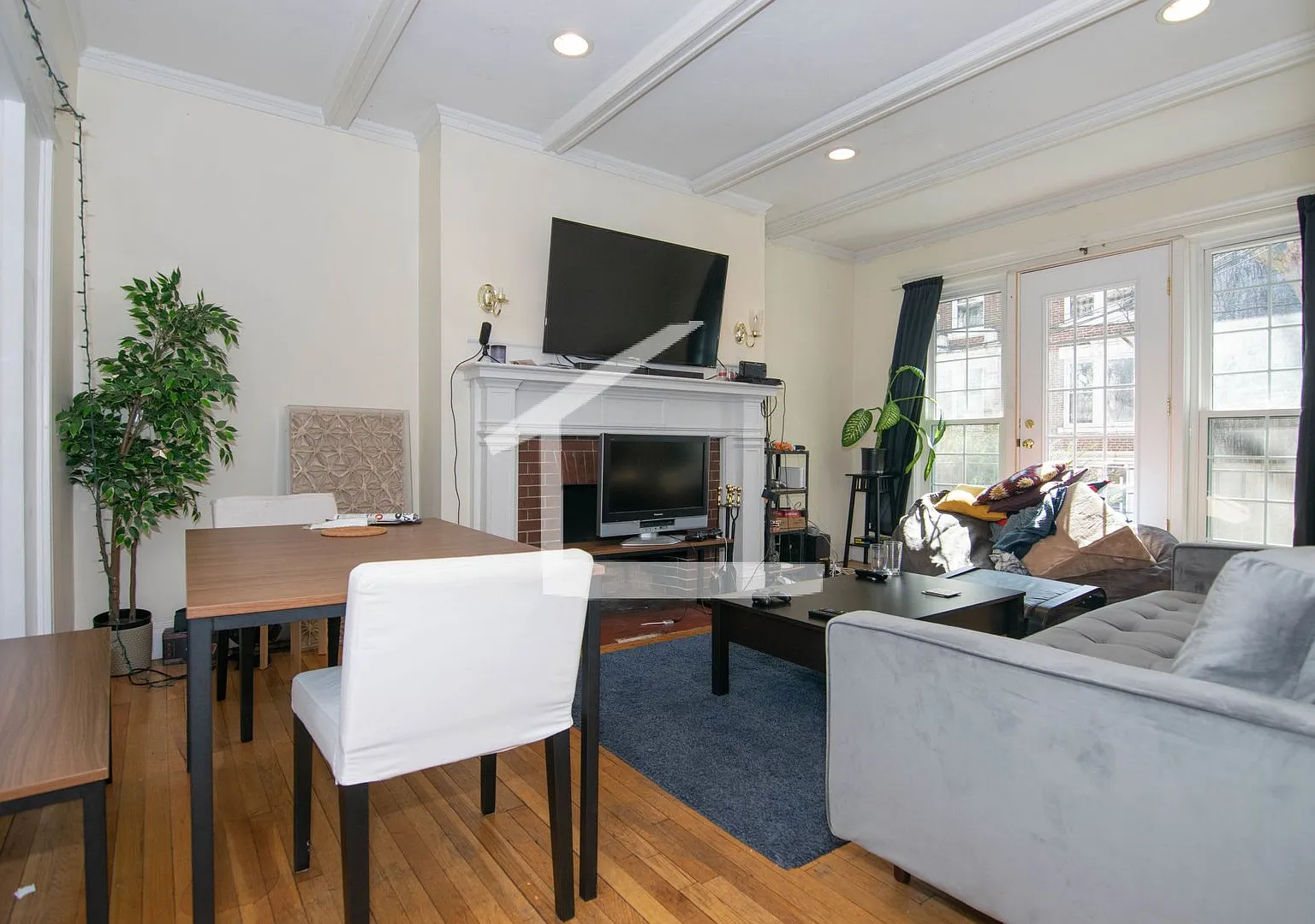 Available September 2026 - 5 Bed 2 Bath By Bu Huge Apartment — Photo 1