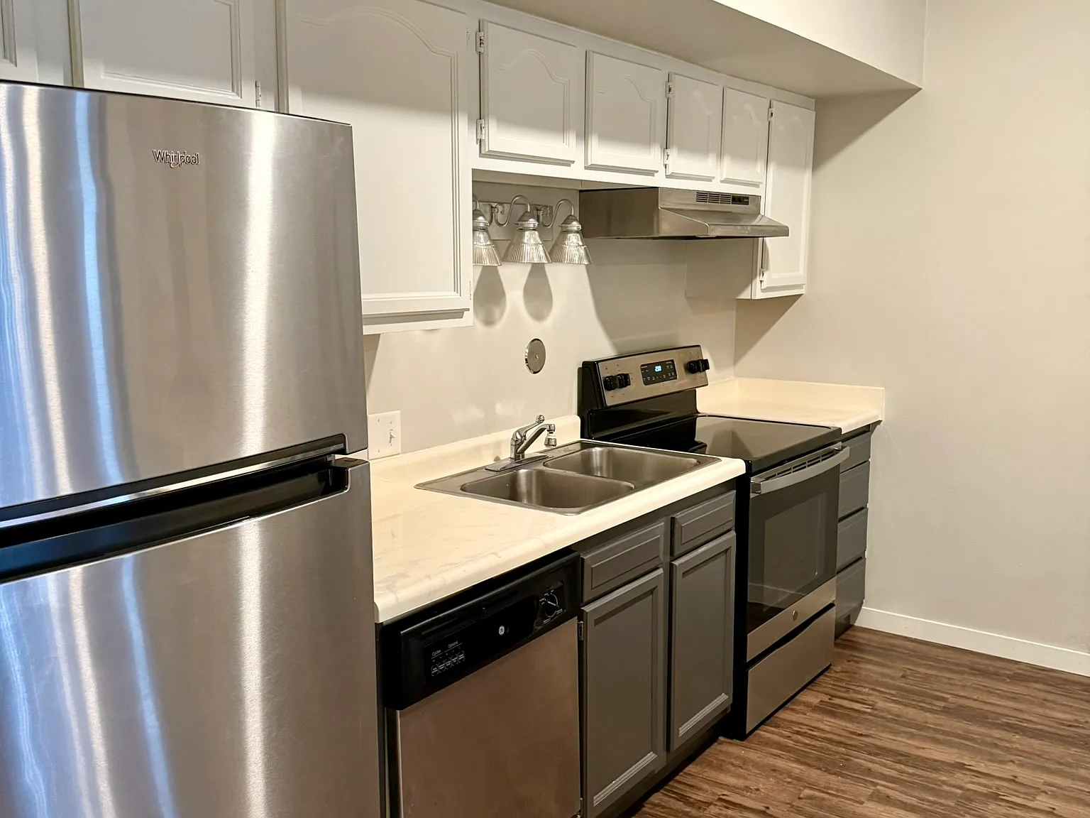 4 bed, 1292 sqft, $3,441 — Photo 2