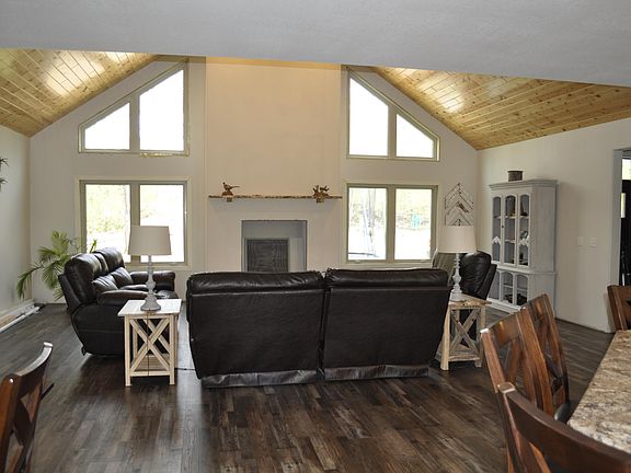 5th image of 15266 W Munson Ln