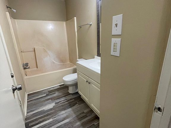 4th image of 1548 Delplaza Dr #A