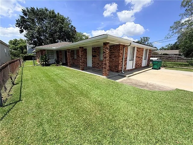 2 bed, 1.0 bath, 950 sqft, $1,400 — Photo 2