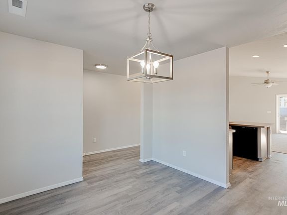 4th image of 19596 Newell Way