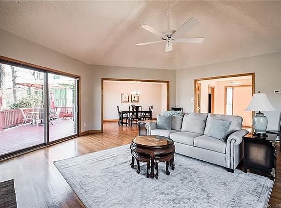 5th image of 152 Ardmore Pl