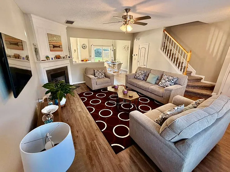 3958 Elizabeth Glen Way — Photo 2