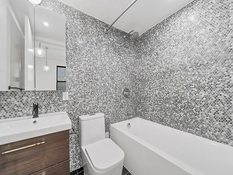 584 Myrtle Ave #1B — Photo 6