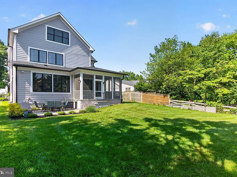 6106 Swansea St — Photo 41