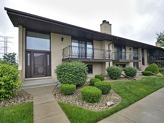 2nd image of 7353 Paradise Ln