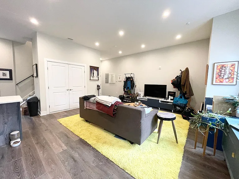 1229 N Franklin St #3 — Photo 8