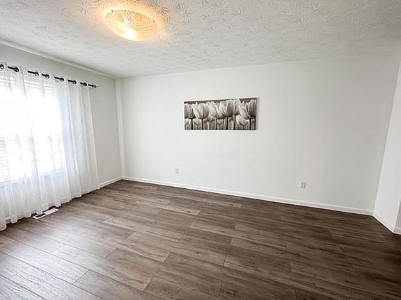 5th image of 2471 Homeland Ct