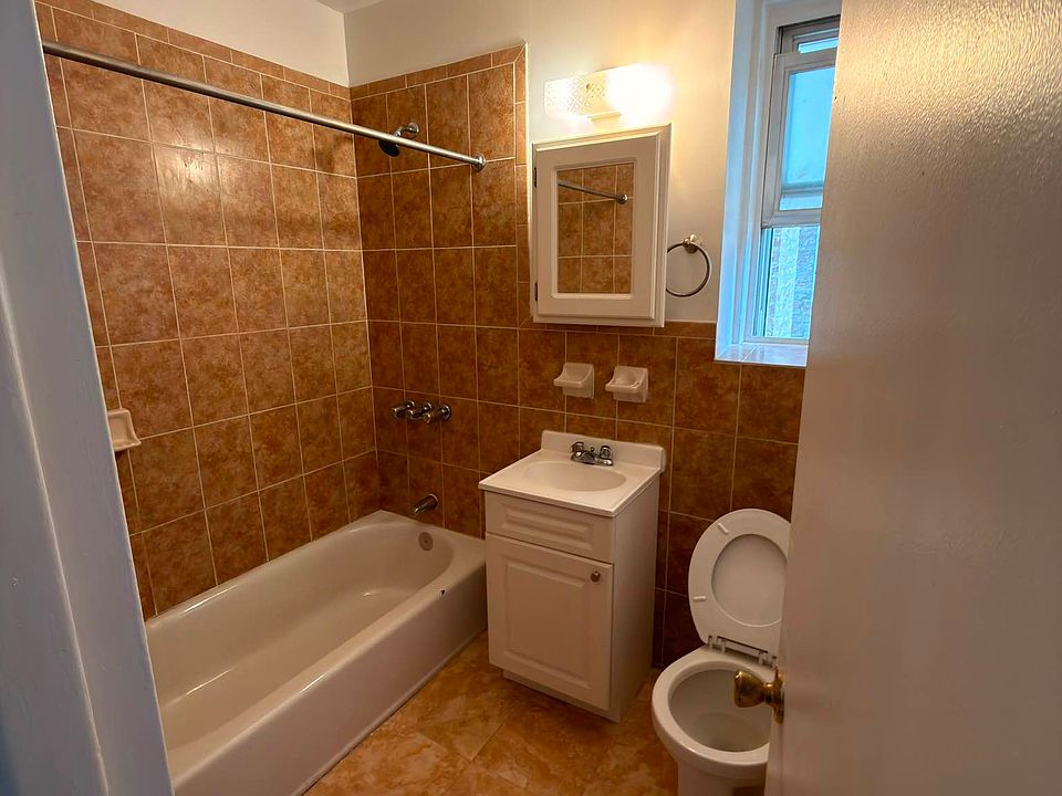 2nd image of 540 Ocean Pkwy APT 1