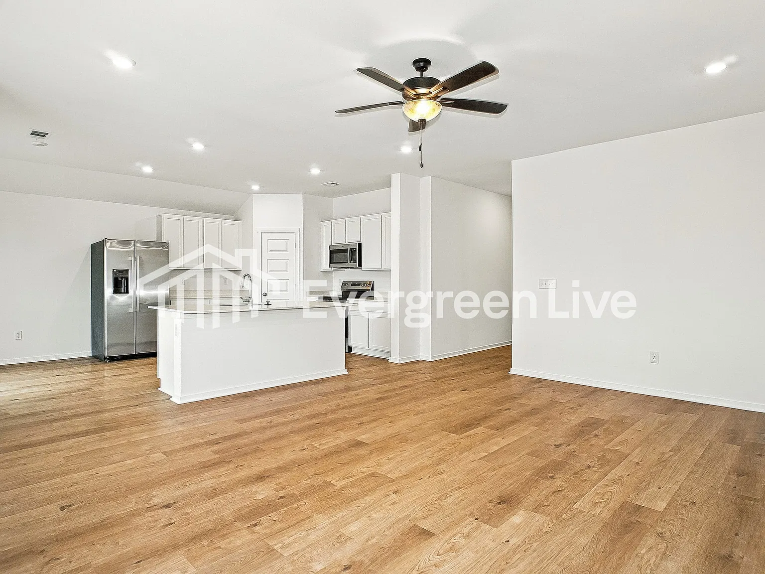 3 bed, 2.0 bath, 1523 sqft, $1,455 — Photo 3