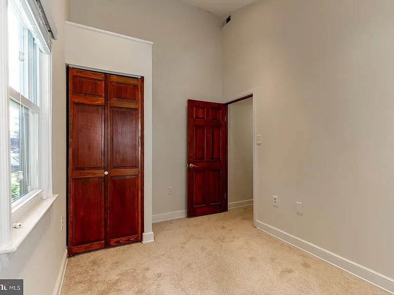 1439 E Oxford St — Photo 25