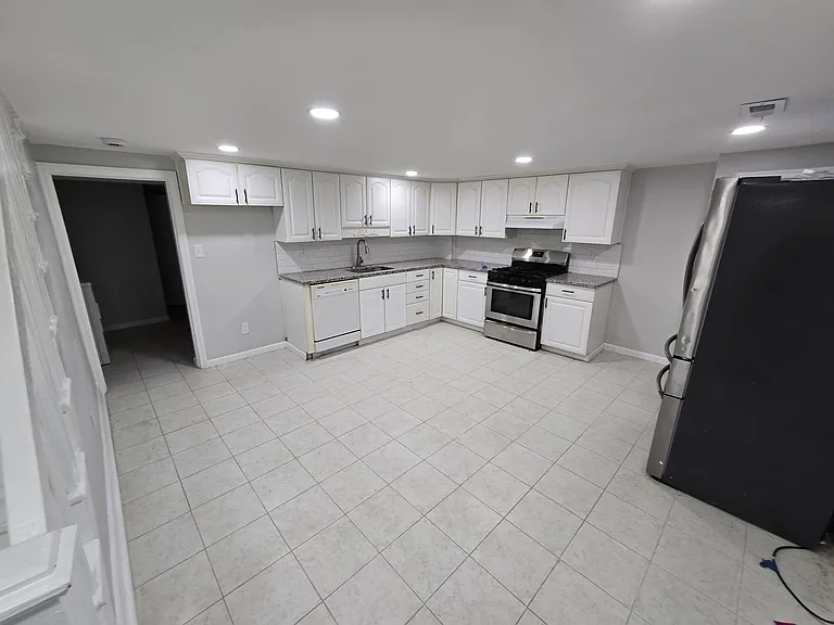 2814 E Federal St — Photo 3