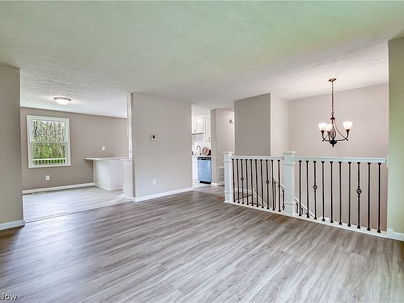 3rd image of 6996 Roe Blvd