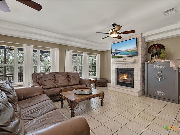 5th image of 581 Lorne Rd