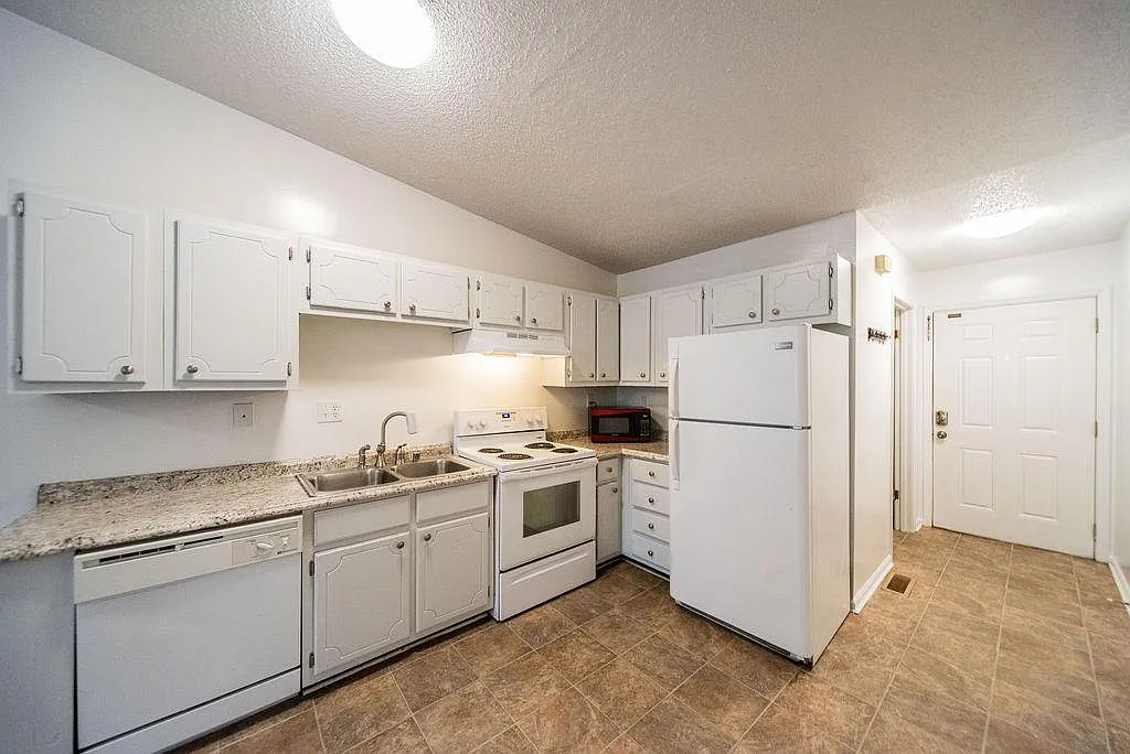 2 bed, 800 sqft, $995 — Photo 3