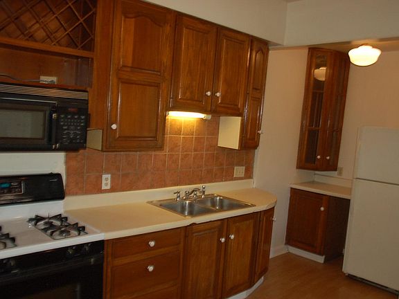 3rd image of 4601 Erie Ave APT 3