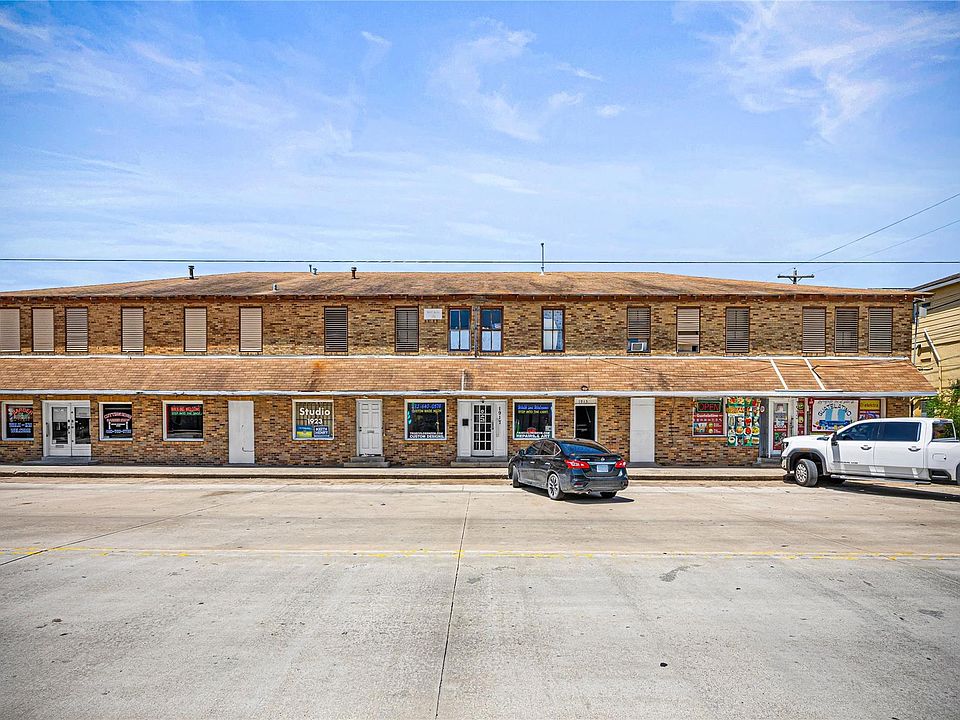 1st image of 1915 45th St