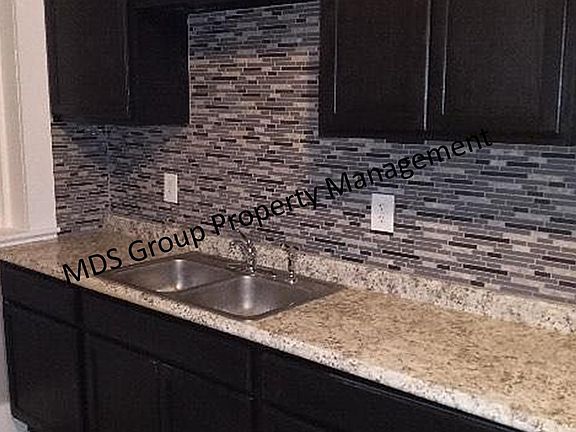 3rd image of 920 Bates St Floor 1