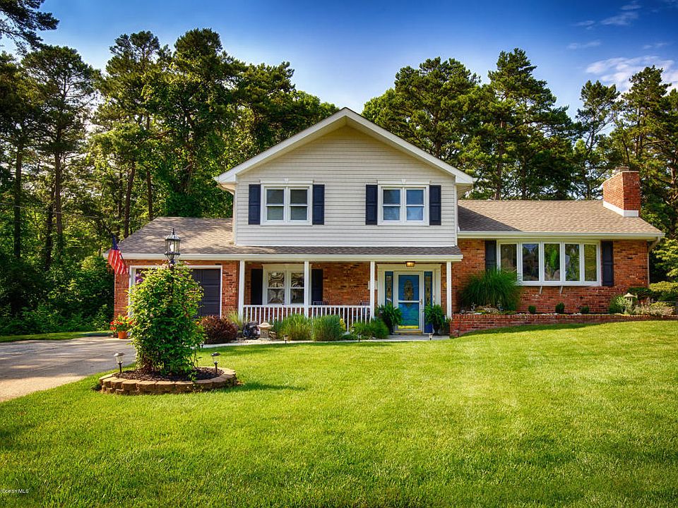 1st image of 834 Regency Ct