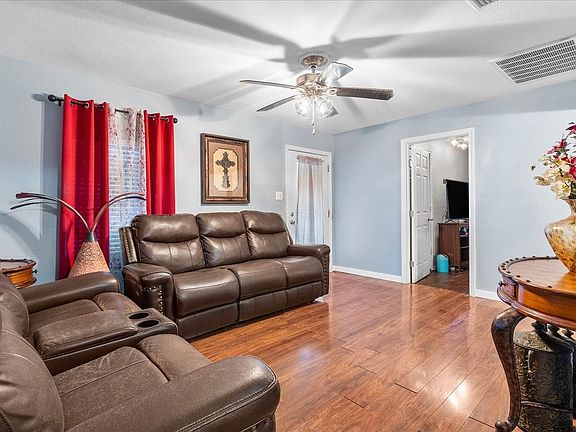 5th image of 2801 Crystal Dr