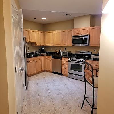 Refrigerator, Dishwasher, Microwave, Gas Stove/Oven