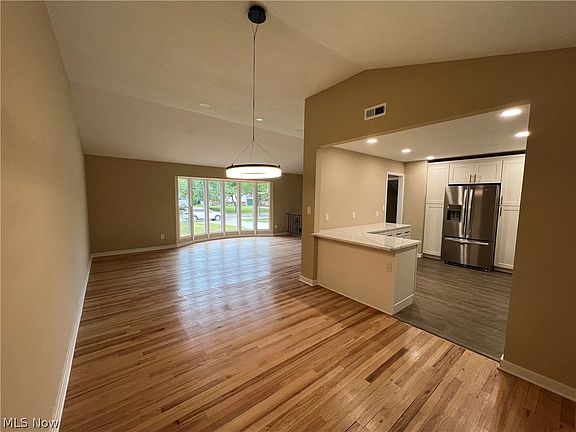 4th image of 5469 Berkshire Dr