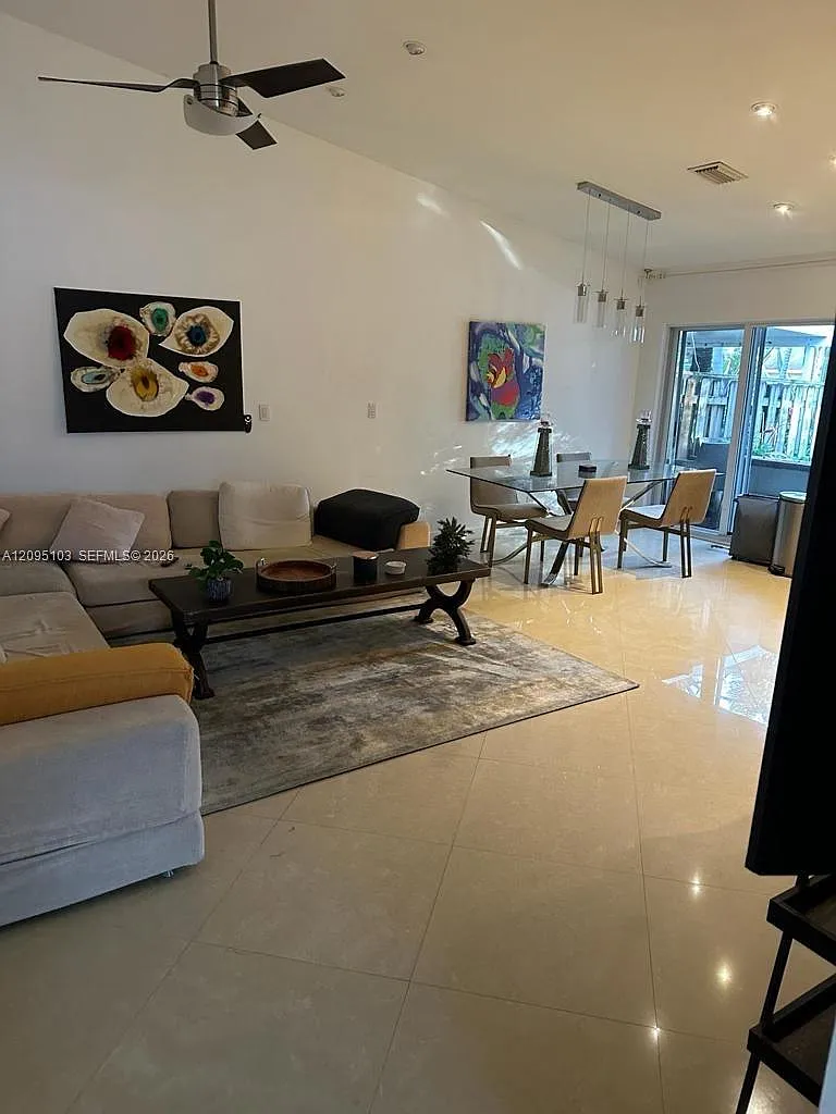 3 bed, 2.0 bath, 1140 sqft, $3,500 — Photo 4