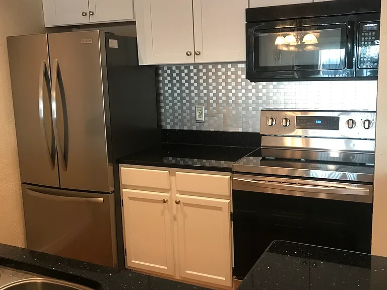 933 Southwest Dr #3 — Photo 11