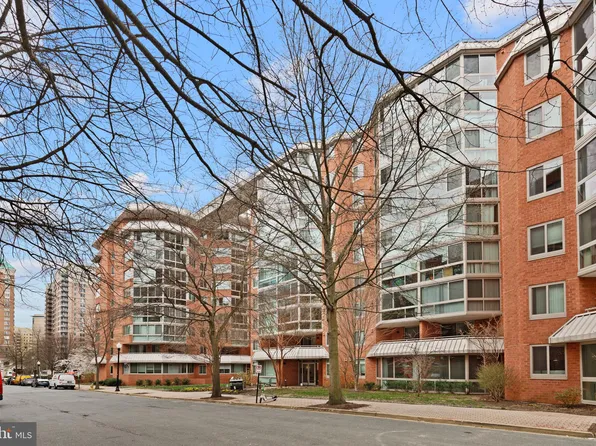 1024 N Utah St APT 223, Arlington, VA 22201