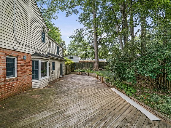 3rd image of 4901 Baffin Bay Ln