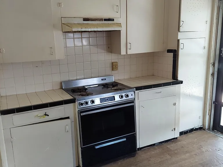 214 Weaver St — Photo 11