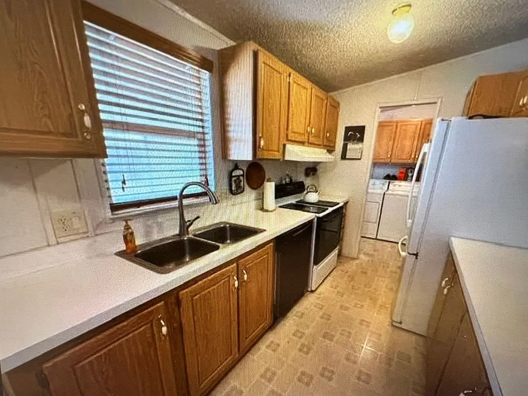 2 bed, 2.0 bath, 1100 sqft, $2,000 — Photo 3