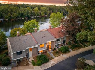 1603 Greenbriar Ct, Reston, VA 20190