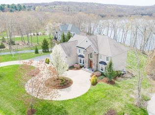 12 Darrows Rdg, East Lyme, CT 06333