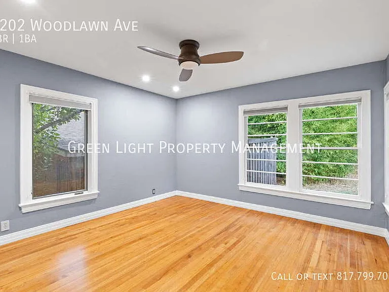 1202 Woodlawn Ave — Photo 14