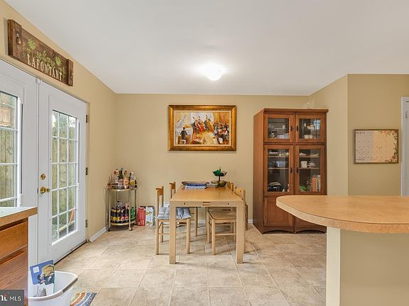 4th image of 3363 Wiehle St